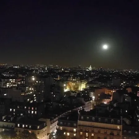 Unique View On The Eiffel Tower At Montparnasse