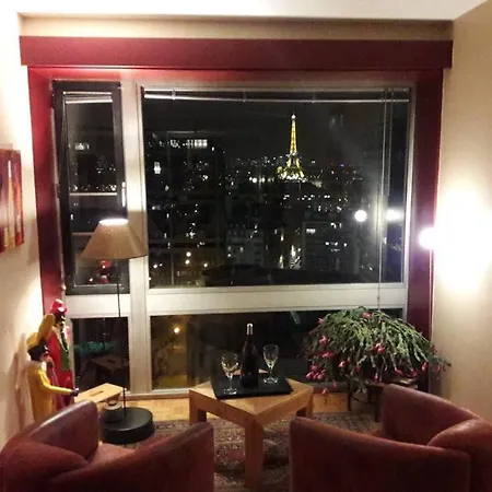 Unique View On The Eiffel Tower At Montparnasse